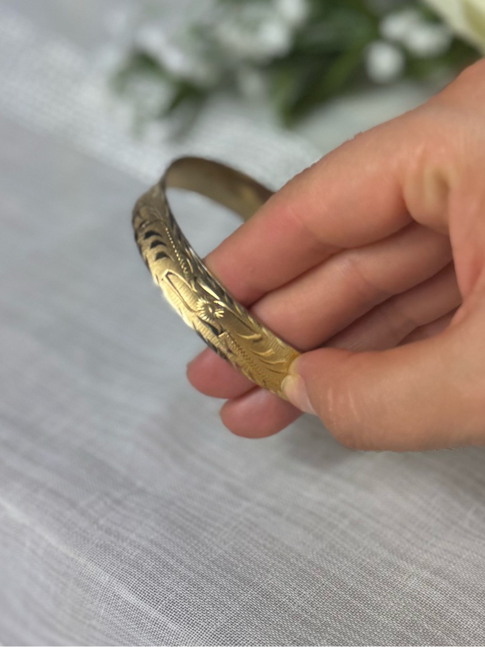Vintage Mexico gold plate floral etched Engraved Bangle Bracelet - Women Jewelry - Picture 2 of 11